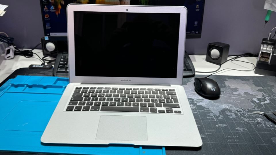 Riparazione MacBook Air A1466 - Non si accende